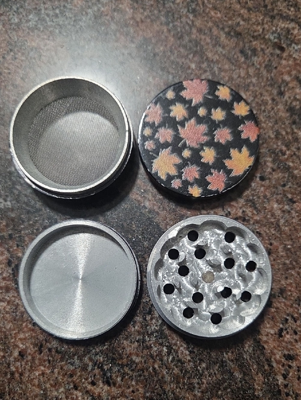 Black Leaf Pattern Metal Grinder - Men's Accessory Herb Grinder